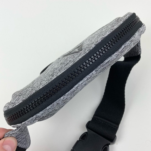 Reebok Unisex Hazel Fannypack Waist Belt Bag Gray & Black - Picture 6 of 12